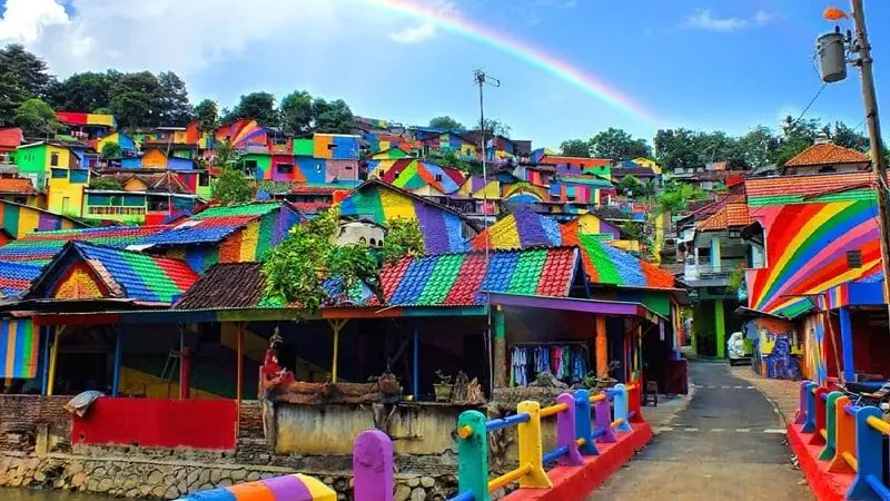 Kampung Pelangi Semarang: Menikmati Pesona Seni dan Kreativitas dalam Setiap Sudutnya