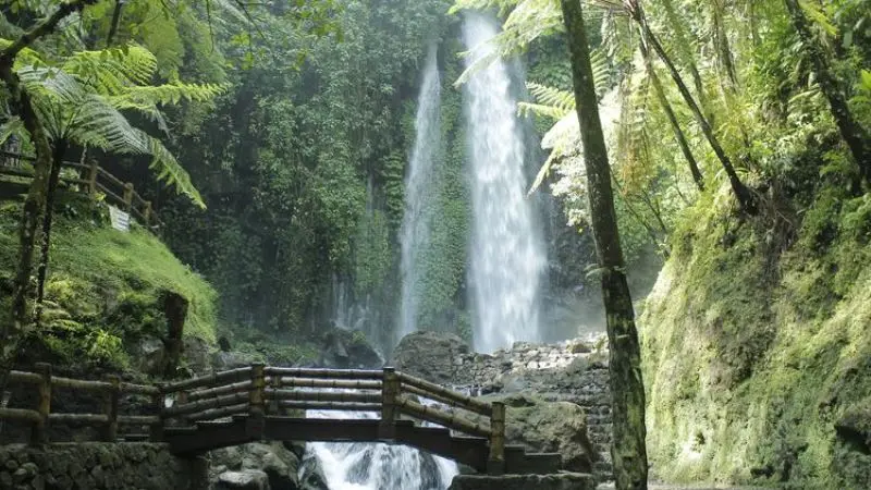 Menyaksikan Eksotisme di Air Terjun Jumog, Destinasi Wisata yang Menyegarkan