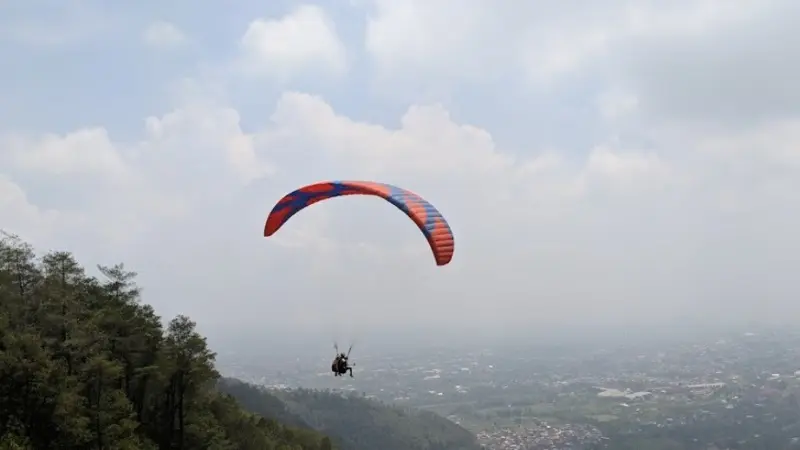 Paralayang Batu Malang: Rasakan Kebebasan di Udara dengan Pemandangan yang Menakjubkan