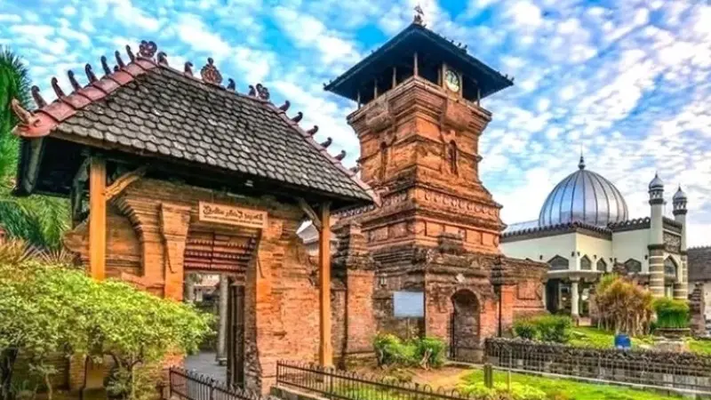 Destinasi Wisata Kudus yang Menaawarkan Perpaduan Unik Budaya & Sejarah